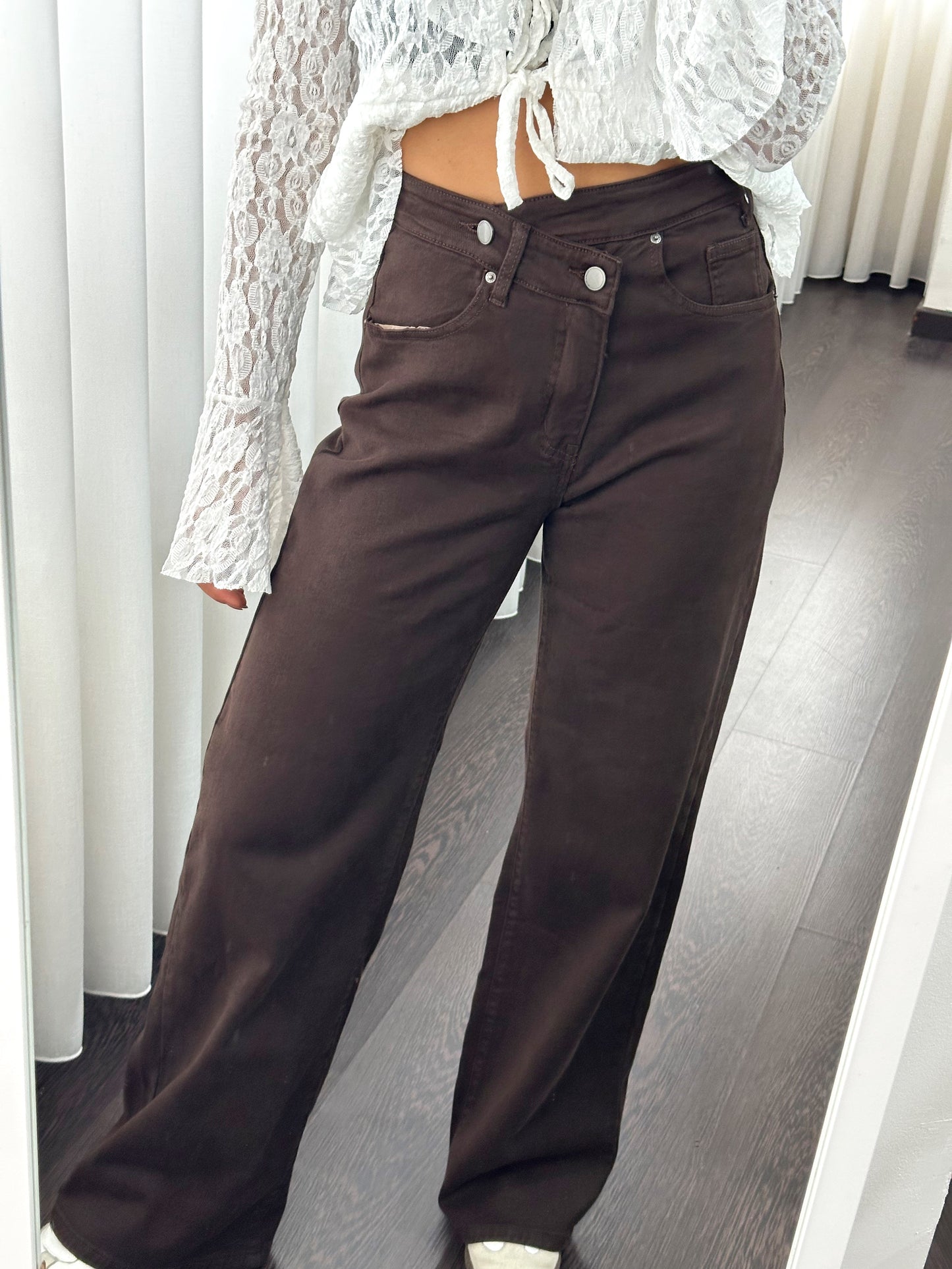 Calças com cintura assimétrica Brown