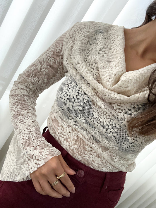 Blusa com manga em sino